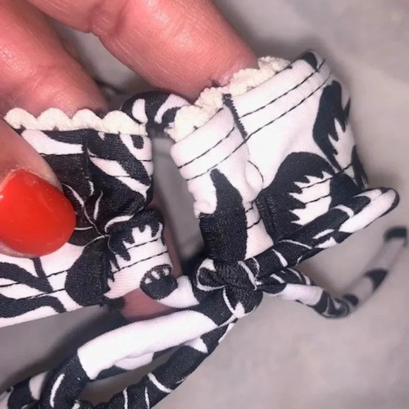 Set 2 multi-color/black and white bikini bottoms S - Picture 8 of 8